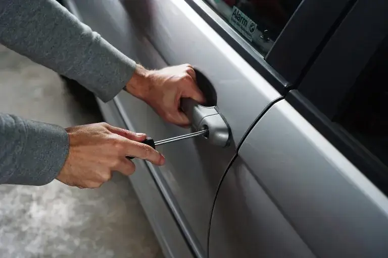 Kradzież "na walizkę": Jak skutecznie zabezpieczyć auto Keyless?