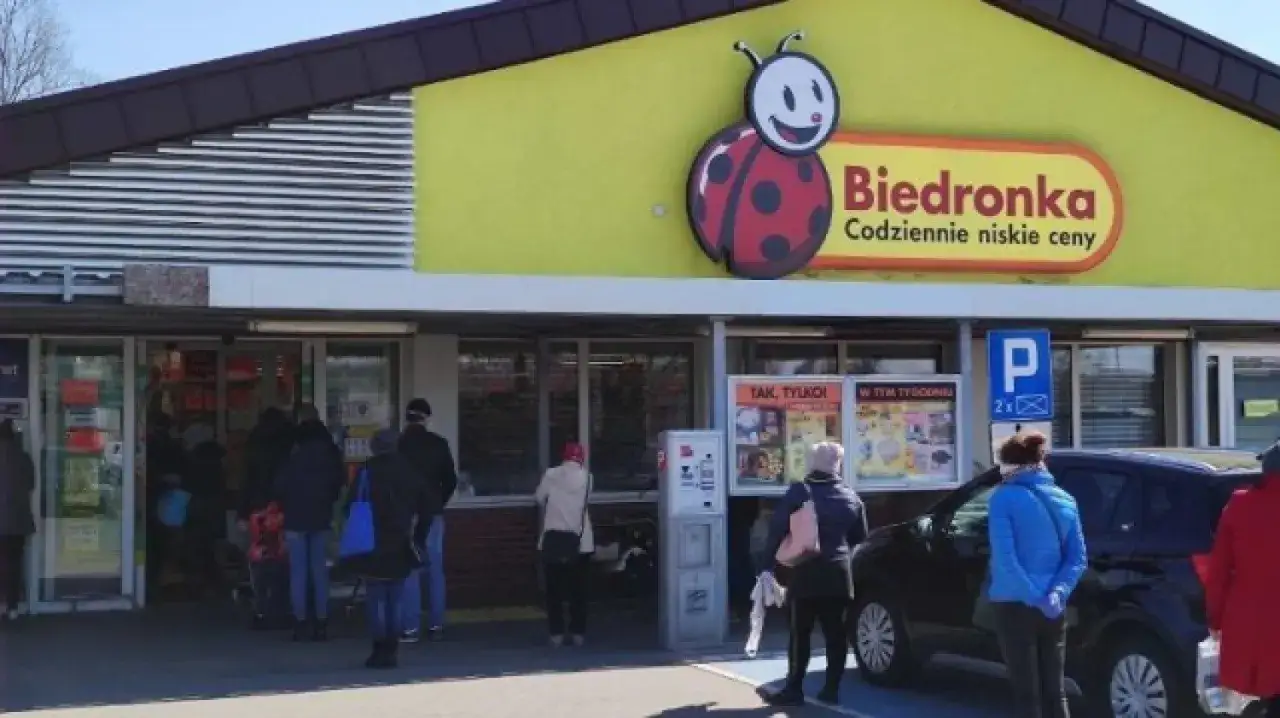 Czy w Jastrzębiej Górze jest Biedronka? Sprawdź lokalizację i godziny otwarcia