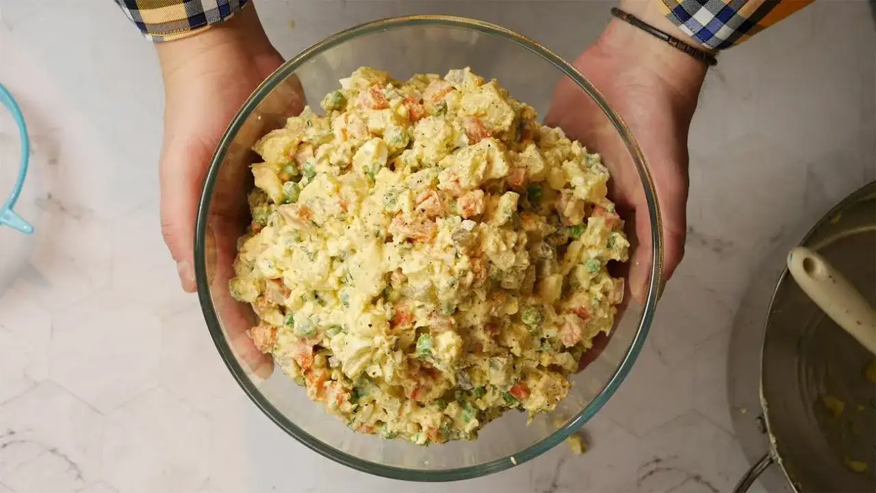 Ile gotować warzywa na sałatkę w szybkowarze, by były idealne?