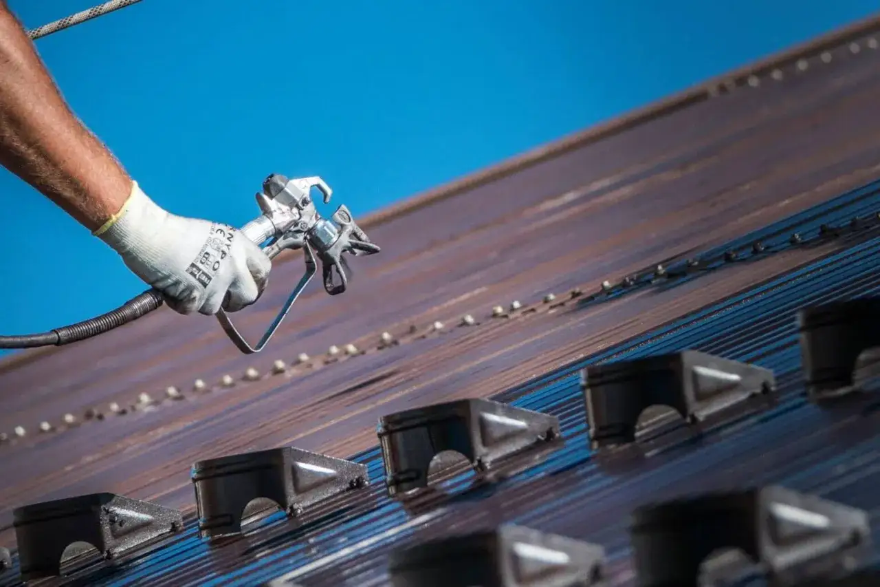 Malowanie dachów: jak zaoszczędzić i wybrać najlepsze farby