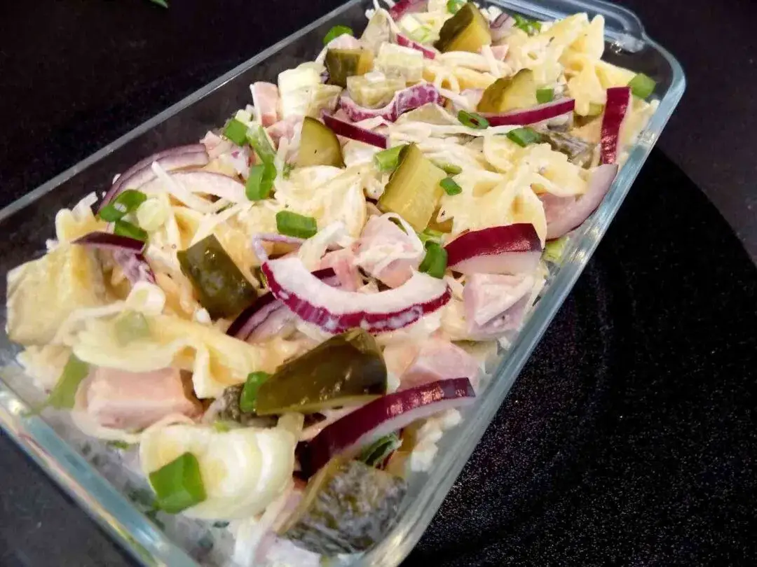 Jak zrobić sałatkę z makaronem w 15 minut – prosta i smaczna receptura