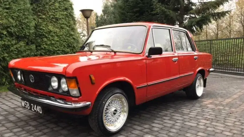 Czerwony Fiat 125p: Ikona polskiej motoryzacji i kultury PRL