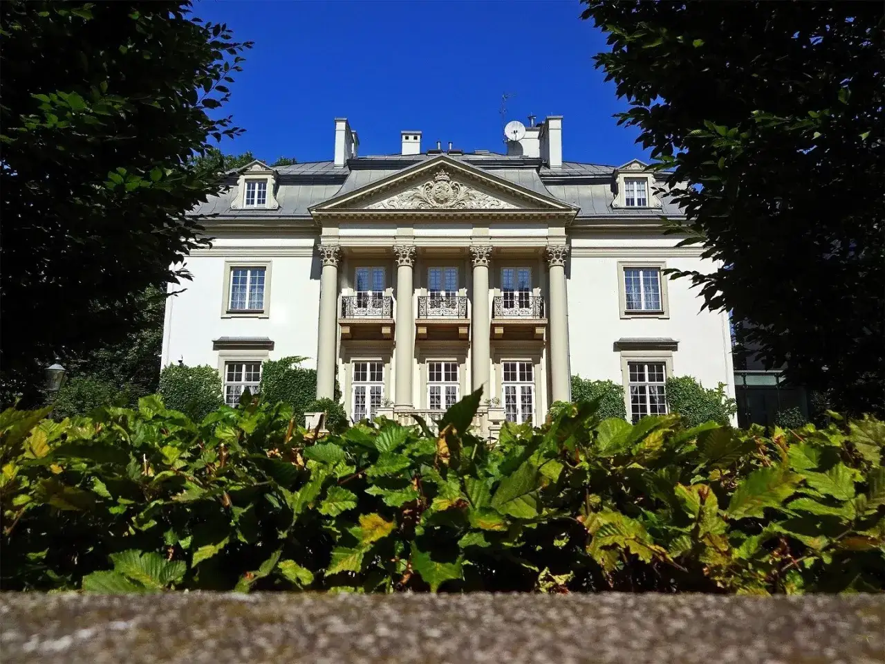 Pałace w Krakowie: Odkryj ich niezwykłą historię i architekturę