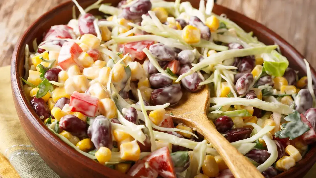 Jak zrobić sałatkę warzywną: prosty przepis na pyszne domowe danie