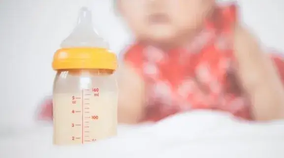 Czy ulewanie u dziecka oznacza, że jest najedzone? Oto prawda