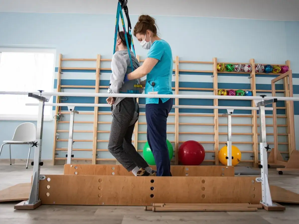 Skierowanie na rehabilitację NFZ: Ile jest ważne i co, gdy przepadnie?