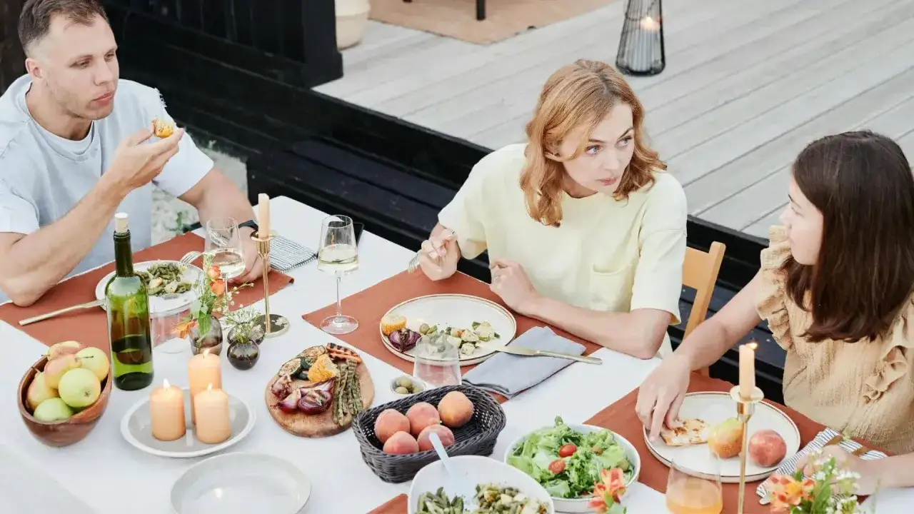 Jakie przekąski do wina? Odkryj idealne połączenia smaków