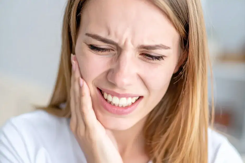 Umów się do dentysty bez stresu: NFZ, prywatnie, nagły ból poradnik.