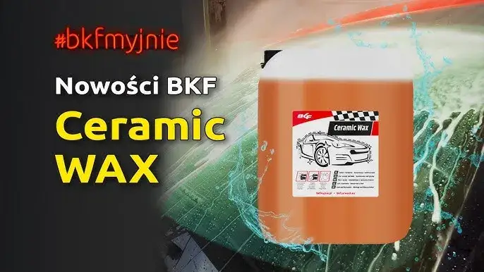 Wosk na myjni bezdotykowej: Spłukać? Klucz do auta bez smug!