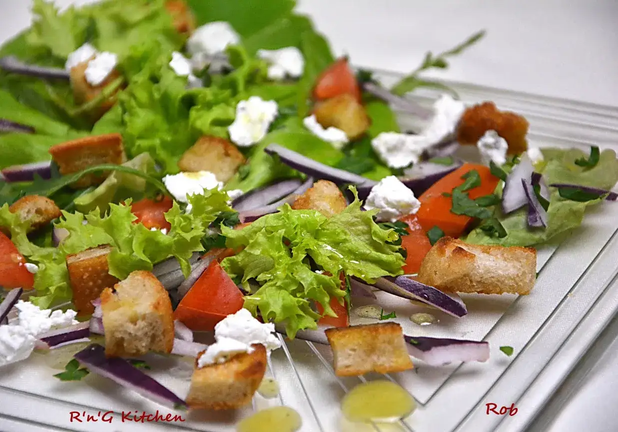 Sałatki z kozim serem: Odkryj sekrety smaku i proste przepisy