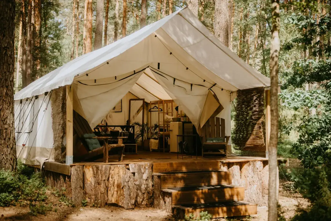 Noclegi w Polsce: Odkryj najlepsze platformy i sposoby na oszczędności