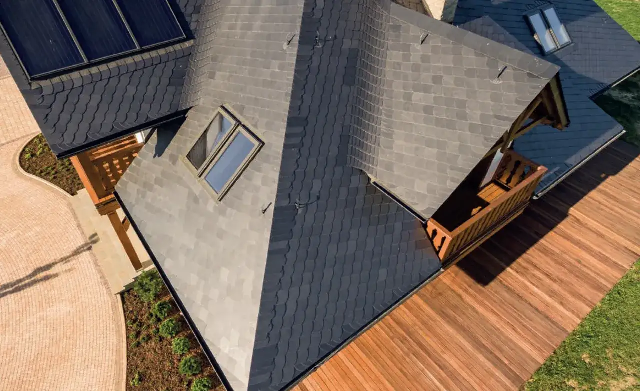 Łupek na dach: Koszt, trwałość, montaż. Czy to inwestycja dla Ciebie?