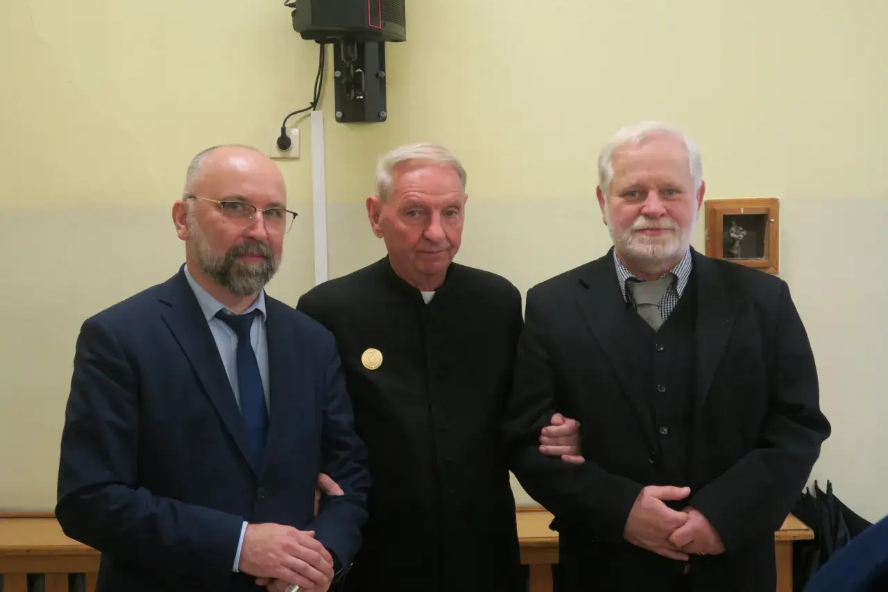 Dlaczego słowa biskupa Cisło poruszają serca wiernych? Moc!