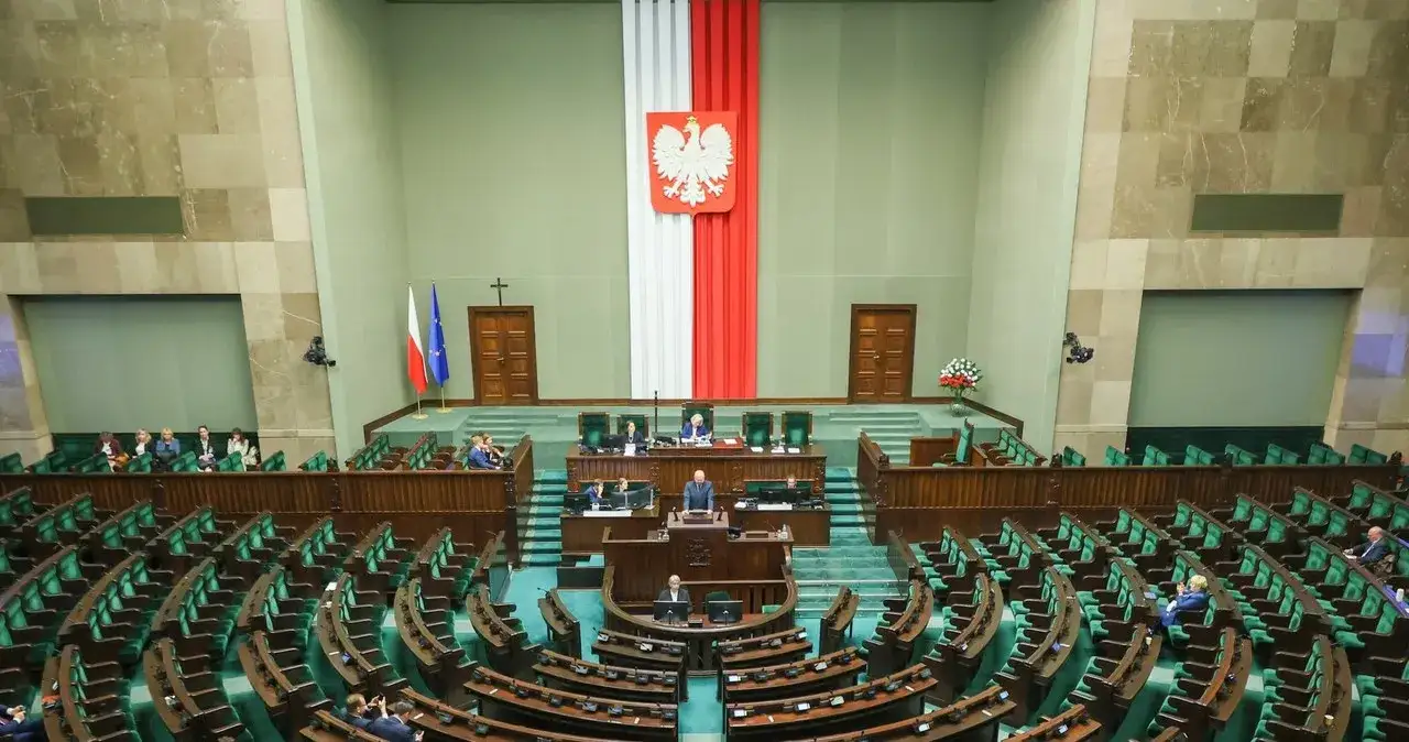 Czy PiS traci poparcie? Zaskakujące wyniki najnowszych sondaży