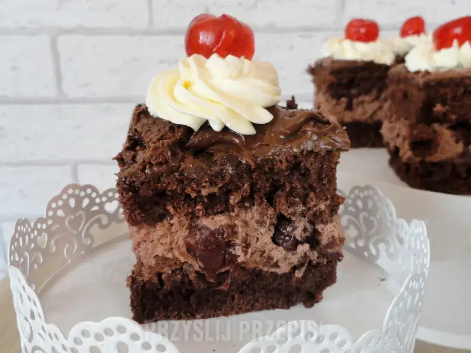 Wiśnie z nalewki: przepisy na ciasta, desery i sosy