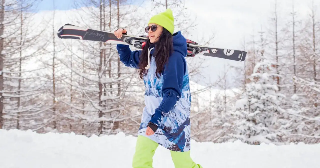 Komplet na narty damski: Jak wybrać idealny? Poradnik ekspertki