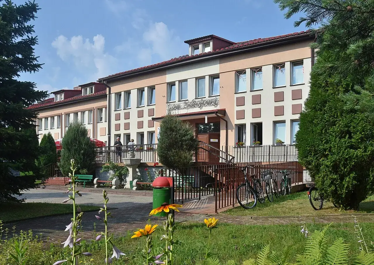 Sanatorium w Horyńcu-Zdroju oferuje wypoczynek w otoczeniu zieleni. Dostępne rowery zachęcają do zwiedzania okolicy.