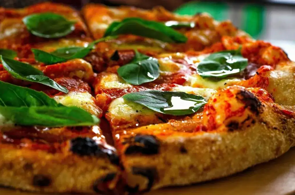 Kiedy Dzień Pizzy? Dwie daty, obchody i polskie ulubione smaki