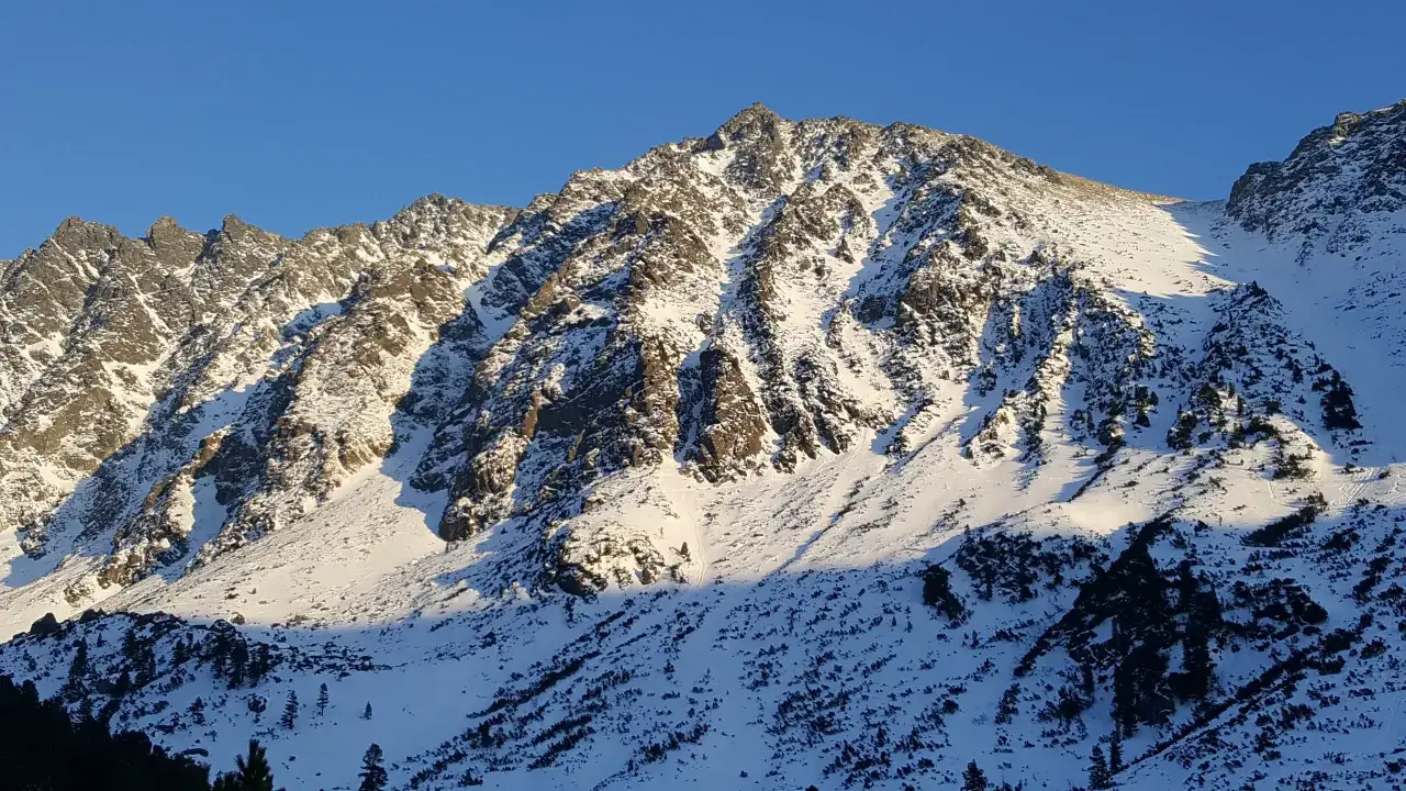 Tatry Słowackie: Zamknięte szlaki? Odkryj otwarte trasy i schroniska