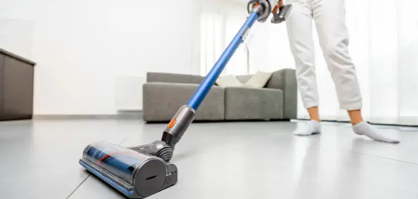 Jaki odkurzacz pionowy wybrać? Poradnik eksperta 2024