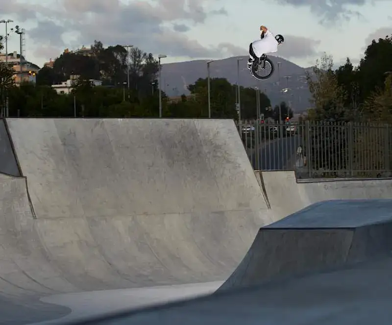 Zajezdnia Wrocław skatepark - najlepsze miejsce na skateboarding i BMX