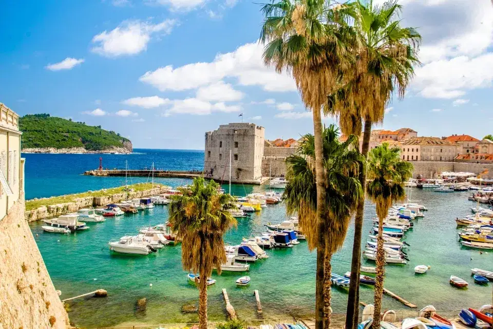 Cres: Odkryj perły Adriatyku i zaplanuj idealne wakacje