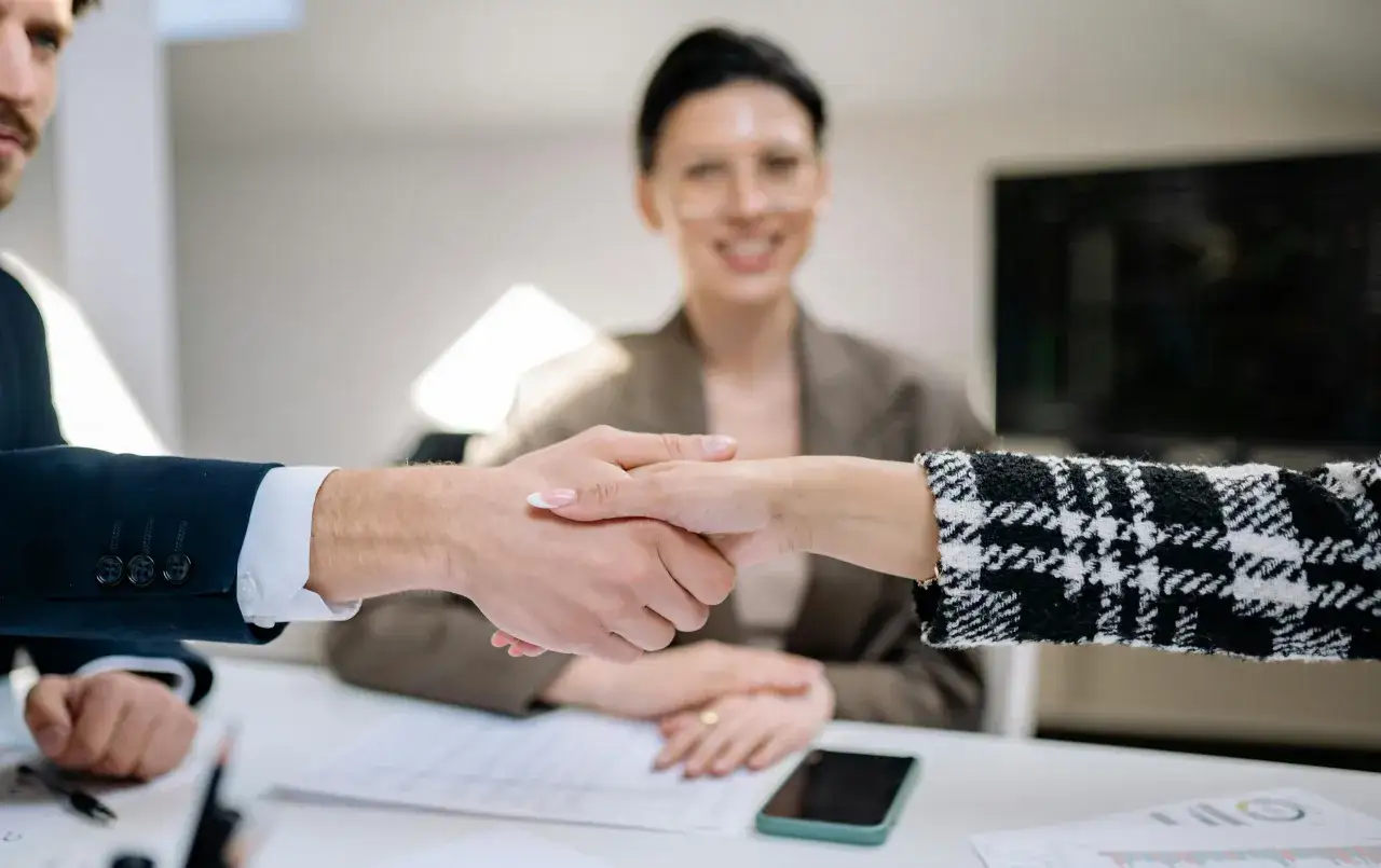 Jak negocjować cenę mieszkania na rynku wtórnym i uniknąć przepłacenia