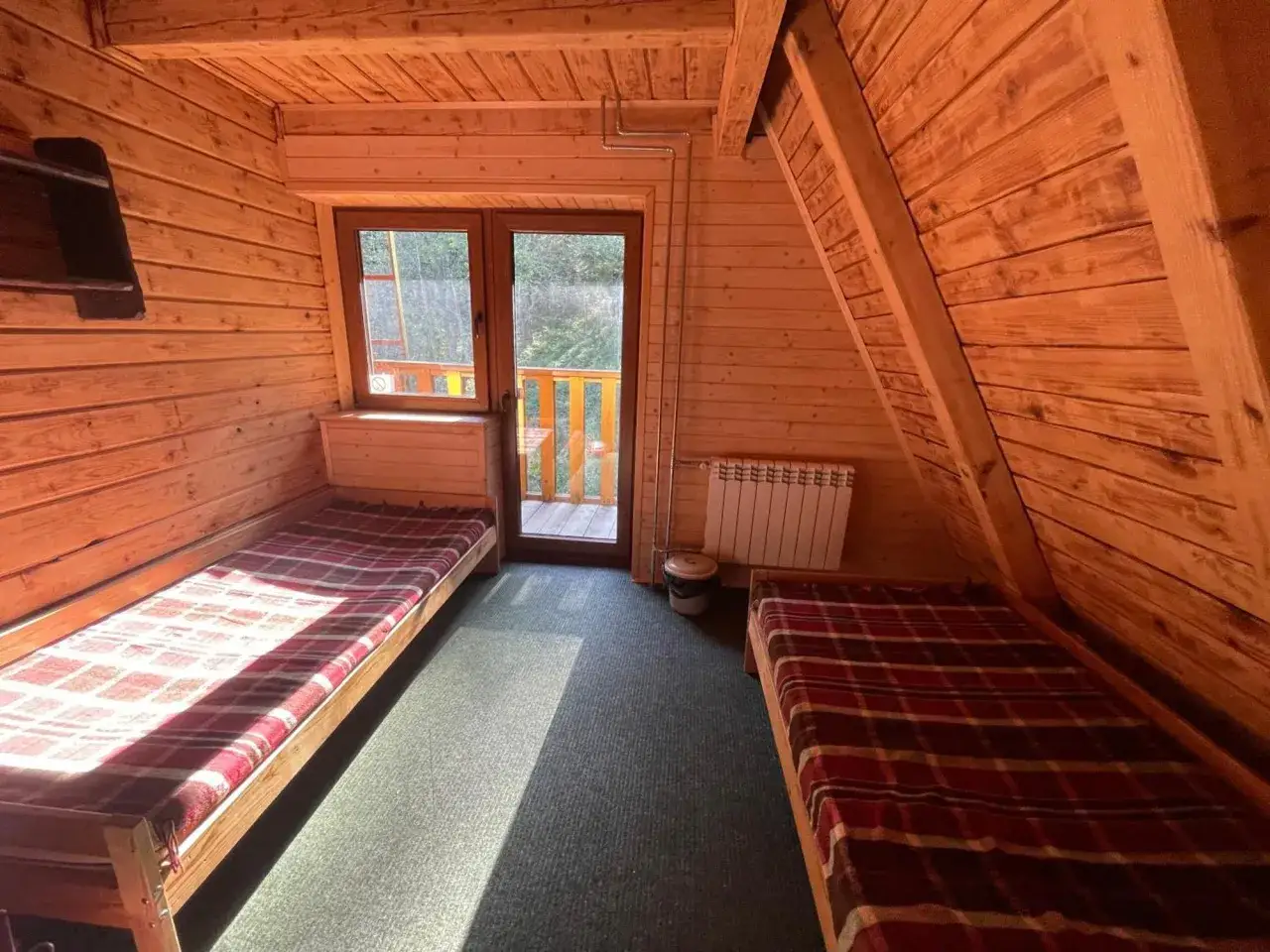 Bacówka pod Honem w Cisnej: Twój przewodnik po sercu Bieszczad