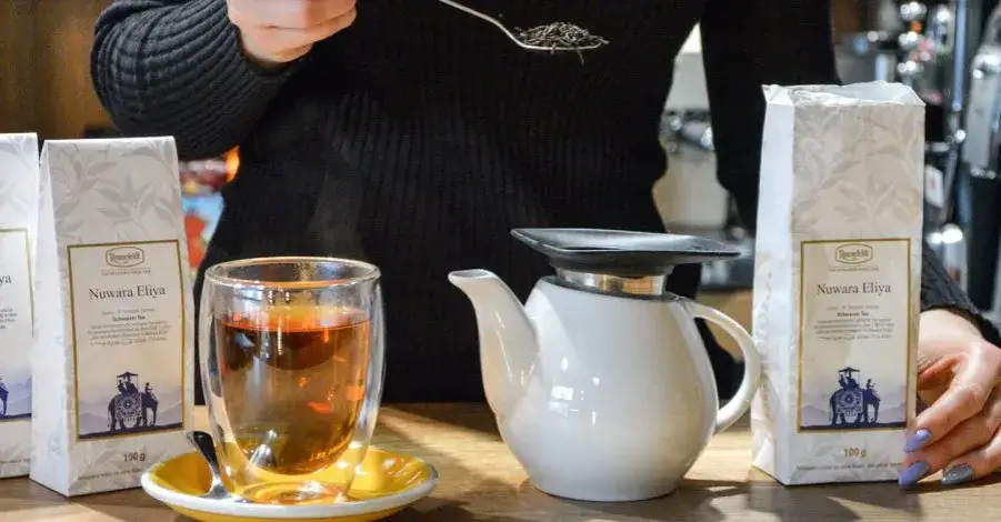 Kto wynalazł herbatę? Zaskakująca historia i legendy o jej pochodzeniu