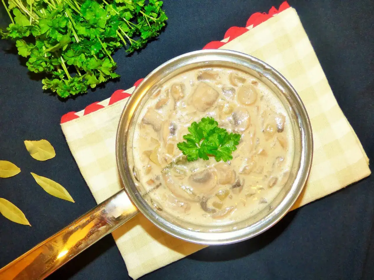 Sos pieczarkowy: Jak go zrobić, by smakował wyśmienicie?