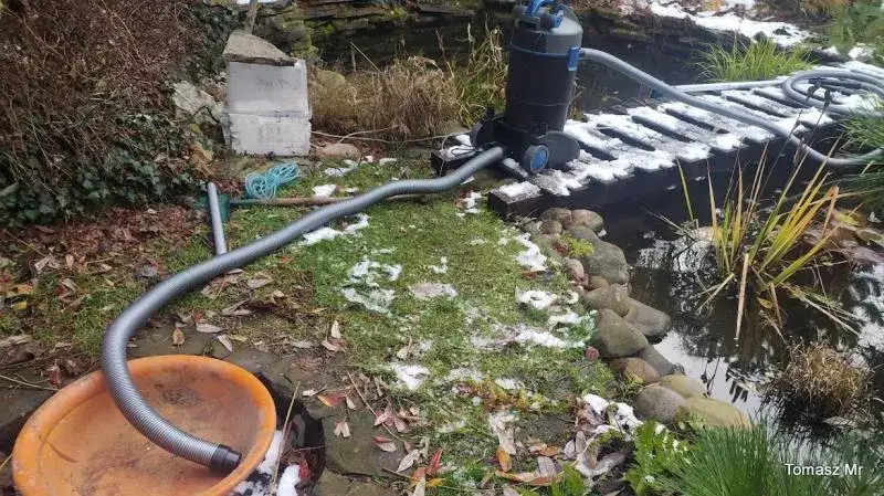 Jak zrobić odkurzacz do oczka wodnego DIY? Oszczędź i wyczyść!