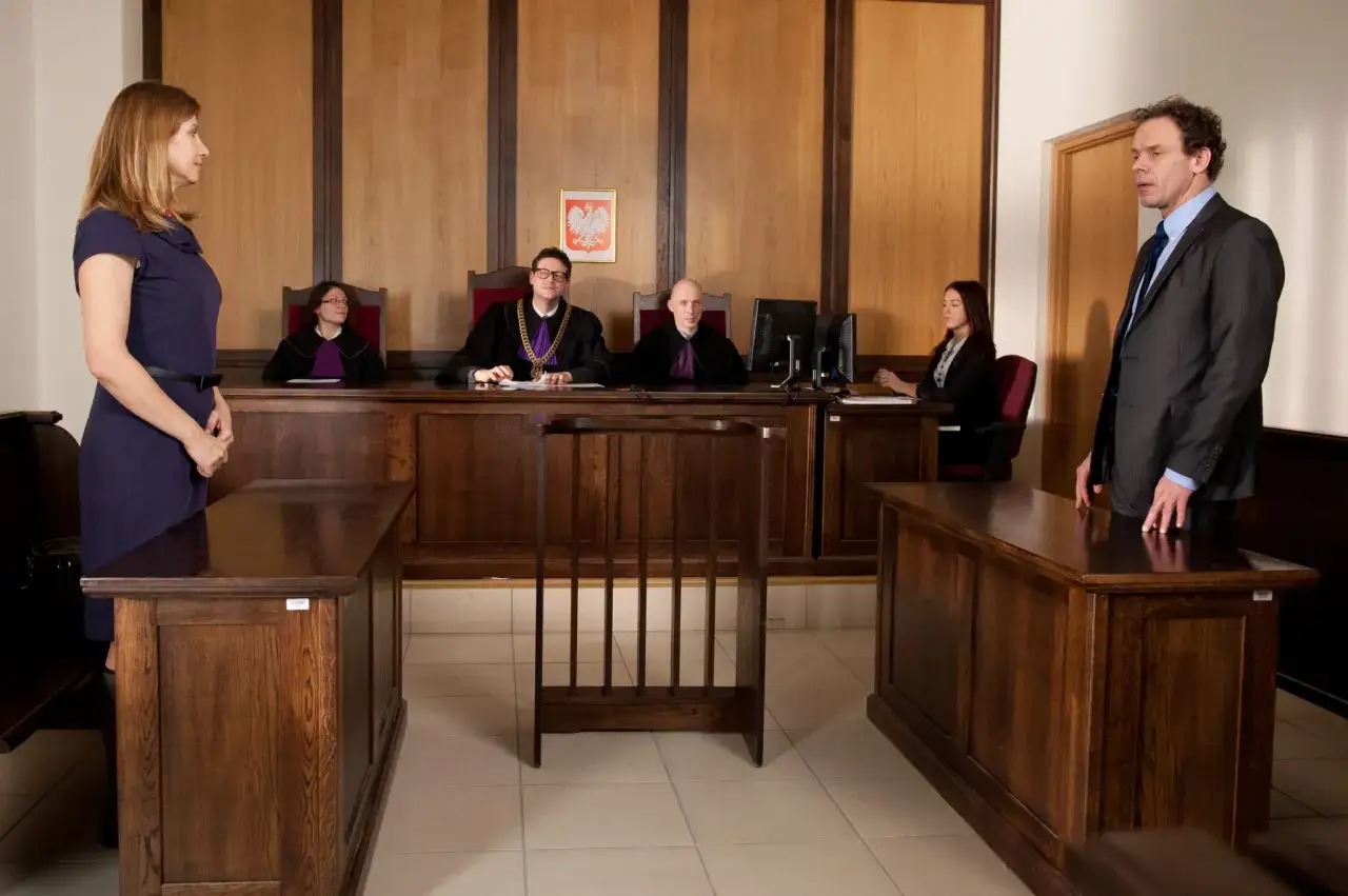 Jak wygląda rozprawa rozwodowa? Pewność i spokój w sądzie.