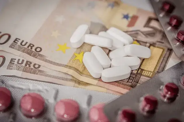 Jak radzić sobie z 2 zajęciami komorniczymi z wynagrodzenia?