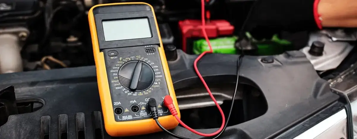 Jaki kupić prostownik z rozruchem, aby uniknąć problemów z akumulatorem?