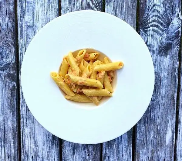 Penne salmone – łatwy przepis na wyjątkowe danie z łososiem