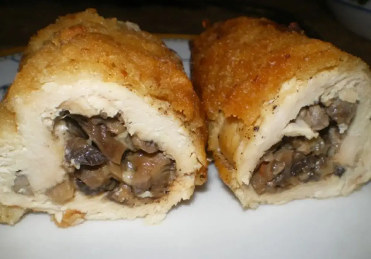 Roladki z kurczaka z pieczarkami i serem z piekarnika, chrupiące i soczyste, z bogatym nadzieniem grzybowym.