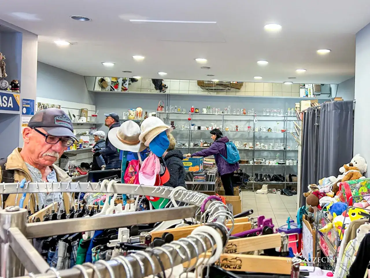 Szczecin: Gdzie oddać ubrania? Pomóż mądrze i odpowiedzialnie!