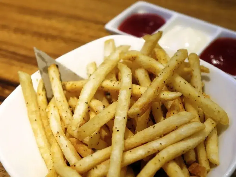 Jak odgrzać frytki w piekarniku i odzyskać ich chrupkość