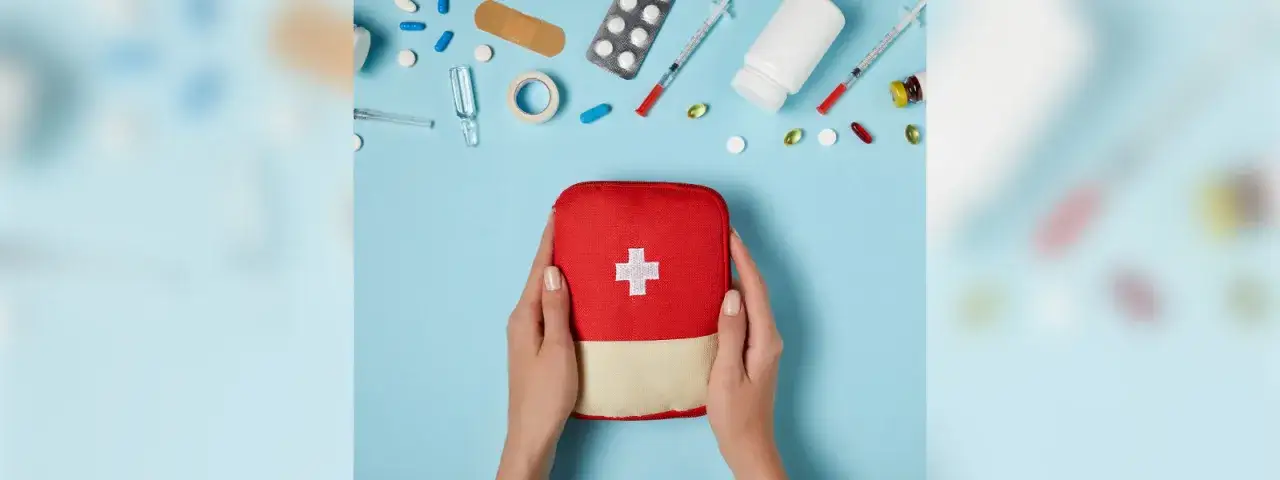 Co znajdziemy w apteczce pierwszej pomocy? Kluczowe elementy, które musisz znać