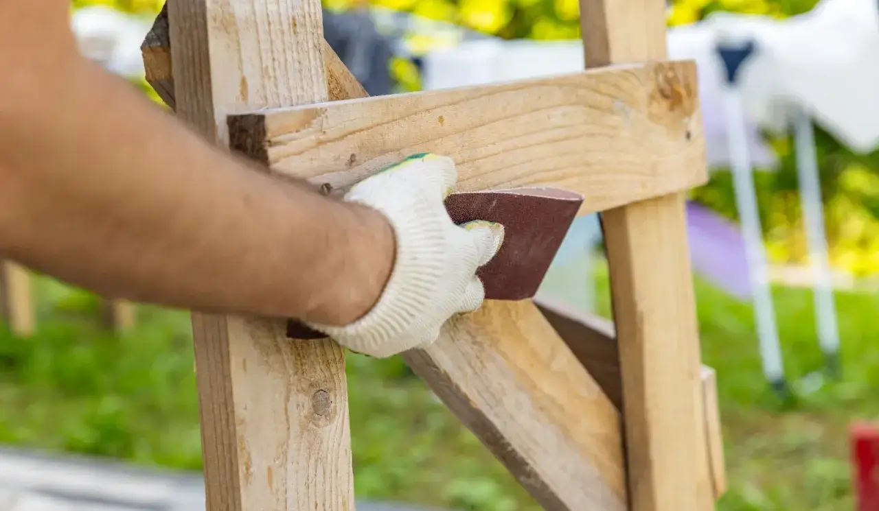 Jak przygotować drewno do malowania? Kompletny przewodnik krok po kroku