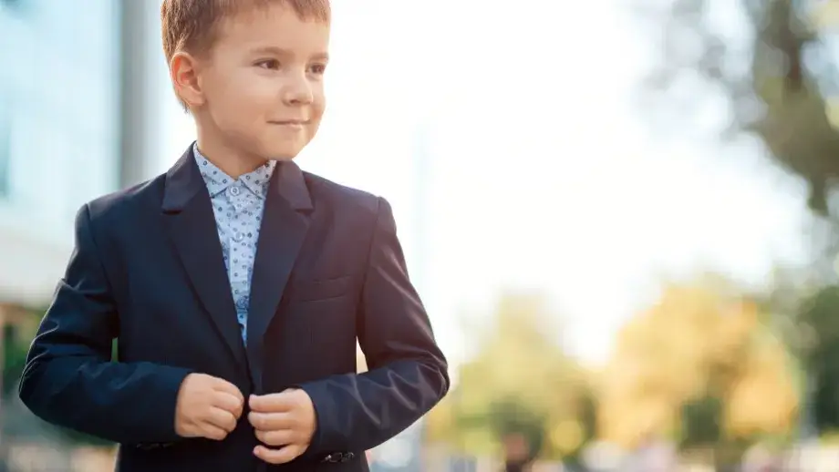 Jak ubrać chłopca na komunię jako gość, by wyglądał elegancko i wygodnie