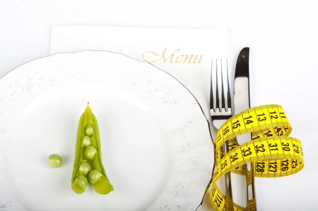 Co powinieneś zjeść najpierw po zakończeniu głodówki? Przewodnik