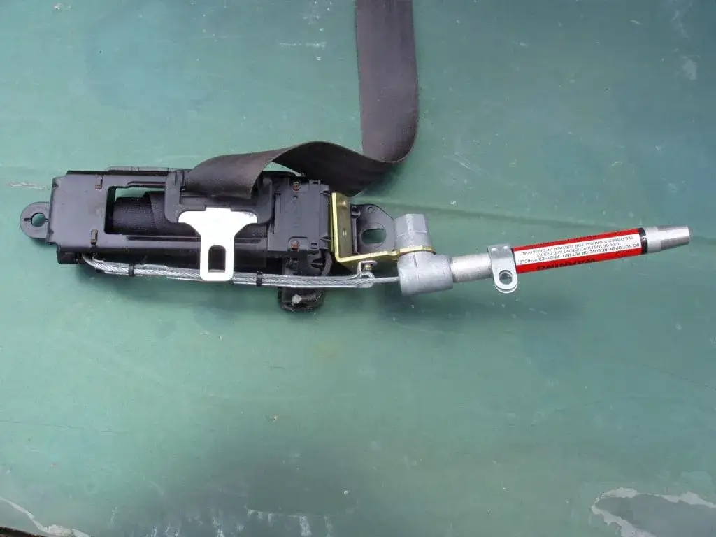 Jak odblokować pasy bezpieczeństwa w samochodzie - skuteczne metody