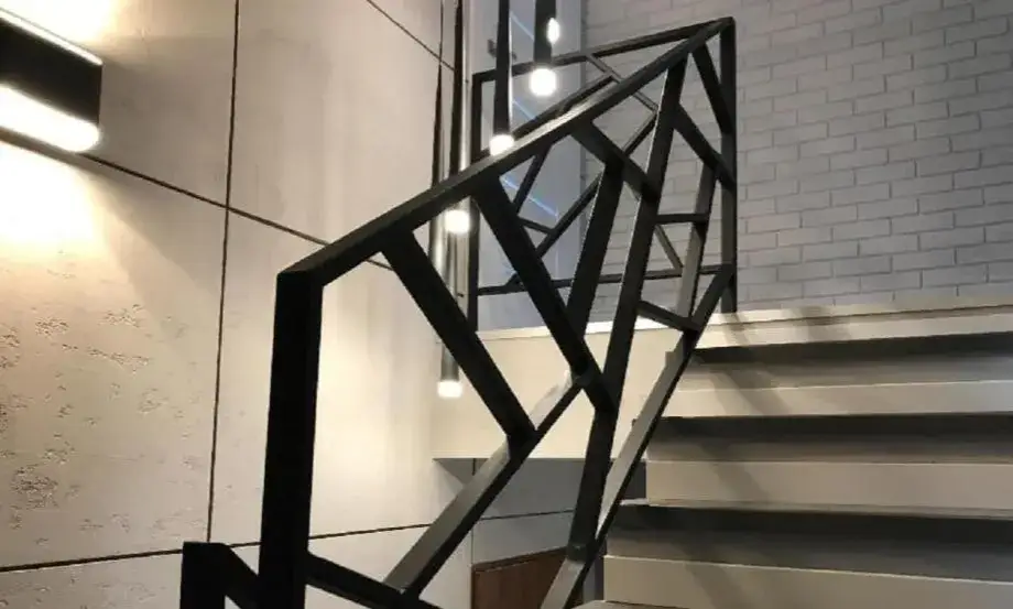 Co to jest balustrada? Poznaj jej funkcje i materiały budowlane