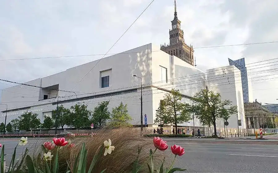 Wystawa sztuki nowoczesnej w Warszawie: nie przegap najciekawszych wydarzeń