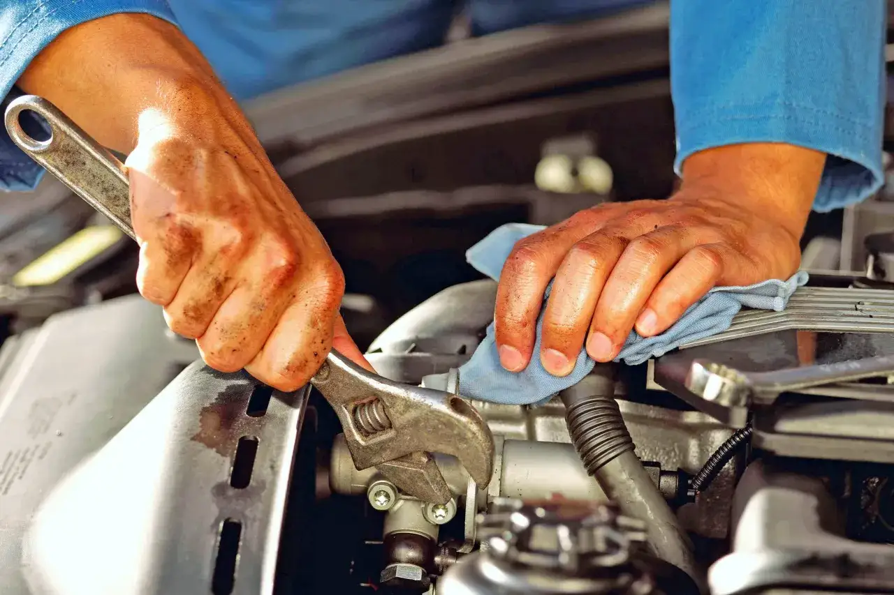 Co dolać do chłodnicy, aby uniknąć uszkodzenia silnika?