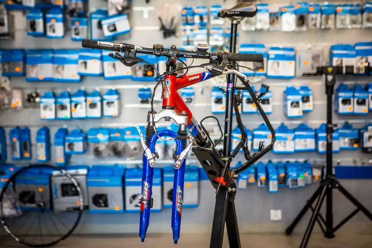 Sklep kolarz – gdzie kupić rowery, akcesoria i skorzystać z serwisu w jednym miejscu