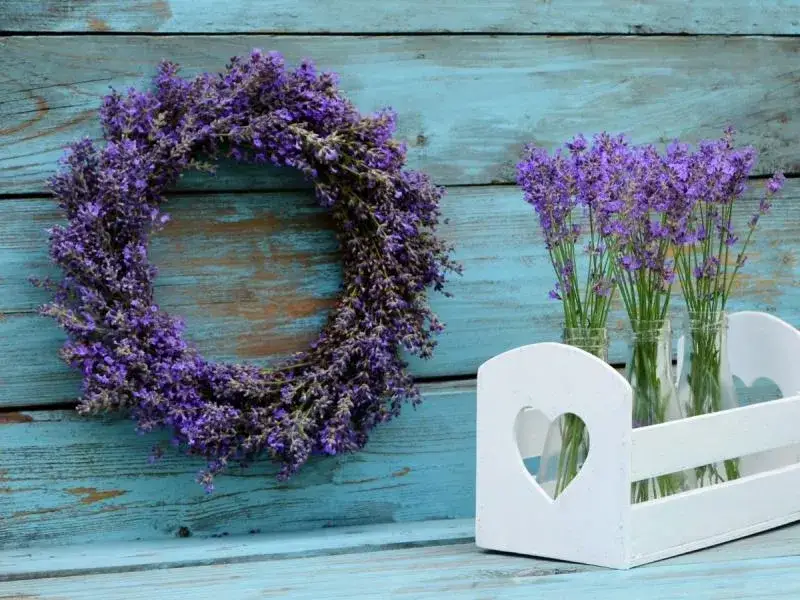 Proste ozdoby z lawendy - 5 pomysłów na naturalne dekoracje do domu