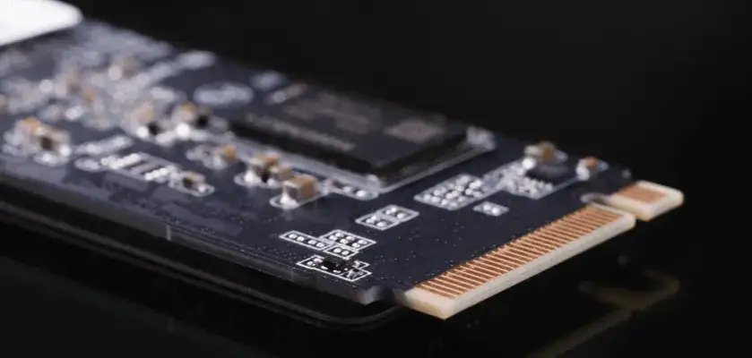 Jaki dysk SSD do laptopa wybrać, aby uniknąć problemów z wydajnością?