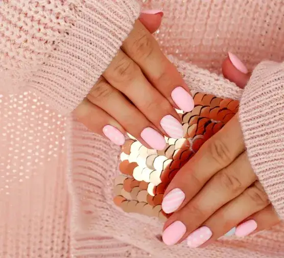 Jakie kolory paznokci będą idealne dla 40-latki? Odkryj najlepsze wybory